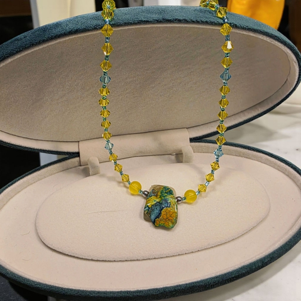 SALE!! Dragon Vein Agate Pendant with Crystals and Silver - Picture 3 of 4
